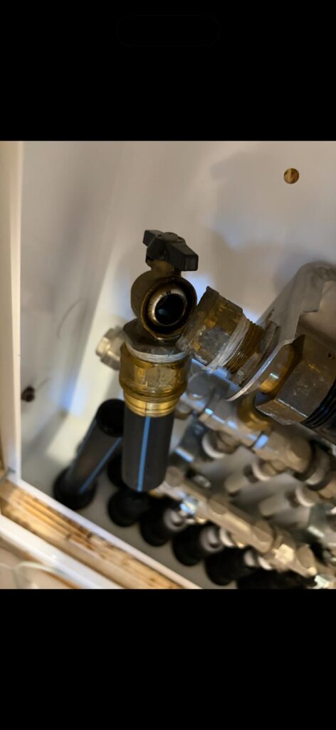 läckande värmerör i villa nära Kylören